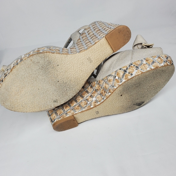 White house black market canvas shimmery wedge 8M - Picture 2 of 8